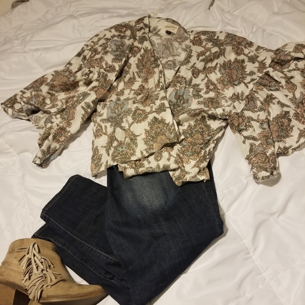 Universal Thread shawl - Picture 2 of 5